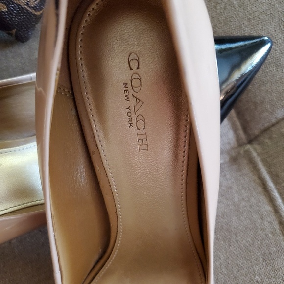 💯 Coach Tan & Black Patent Pointed Toe Heels - Picture 6 of 11